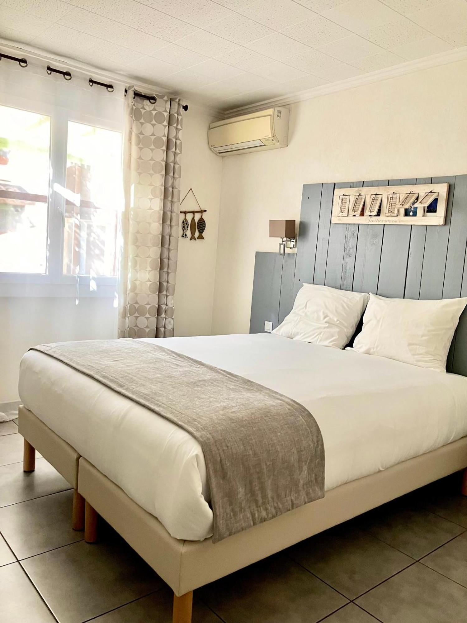 Hotel Lou Marques Saintes-Maries-de-la-Mer Exterior photo